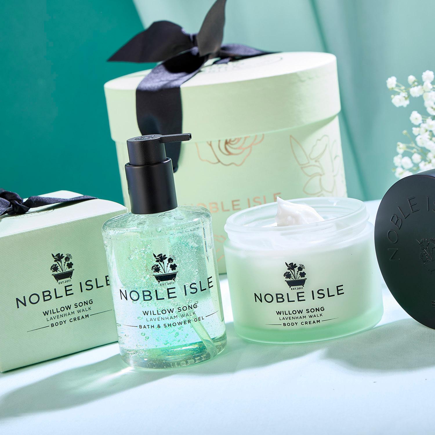 The Willow Song Ritual Gift Set, containing a Bath & Shower Gel and Luxury Body Cream with a pale green hat box packaging.