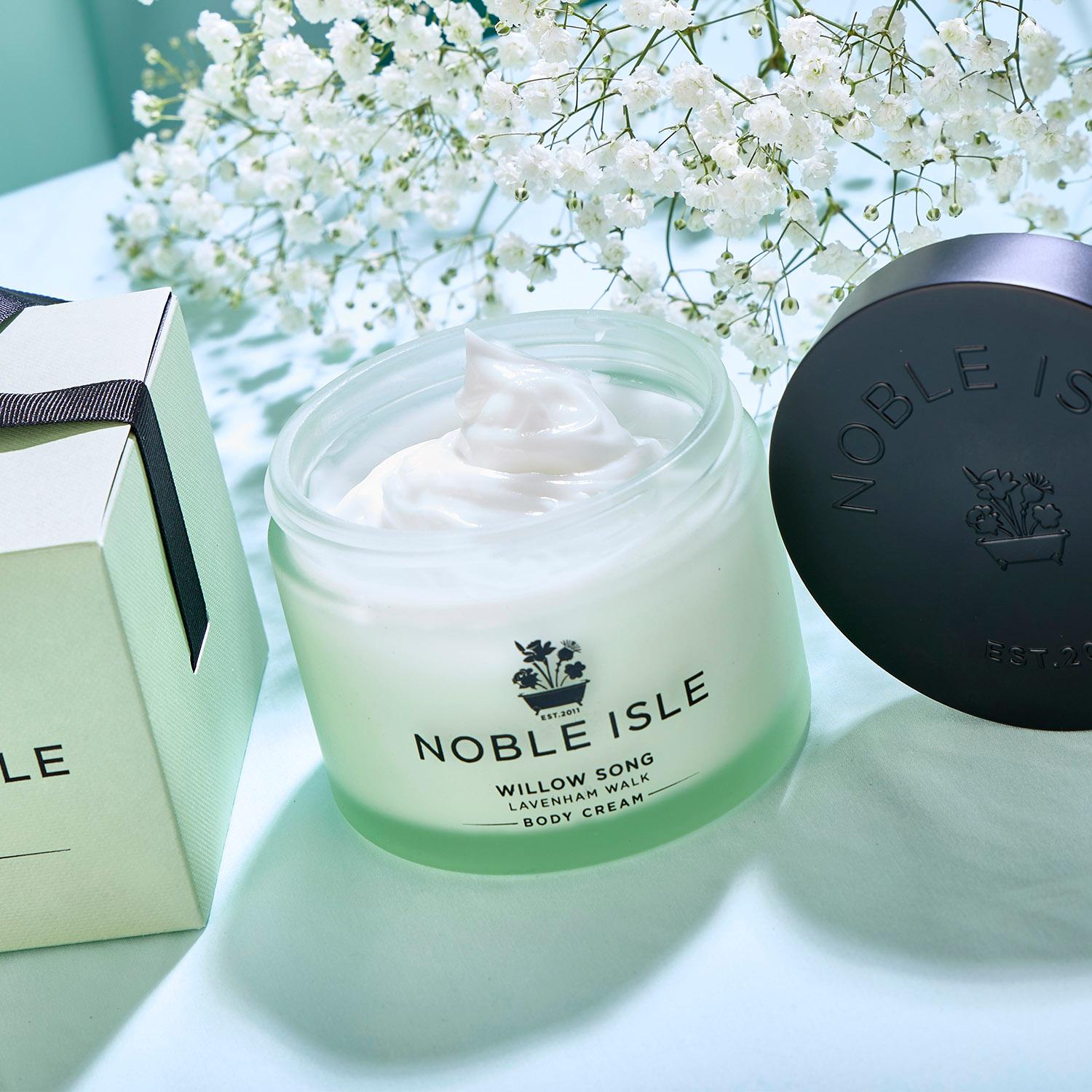 The Willow Song Ritual Gift Set, containing a Bath & Shower Gel and Luxury Body Cream with a pale green hat box packaging.