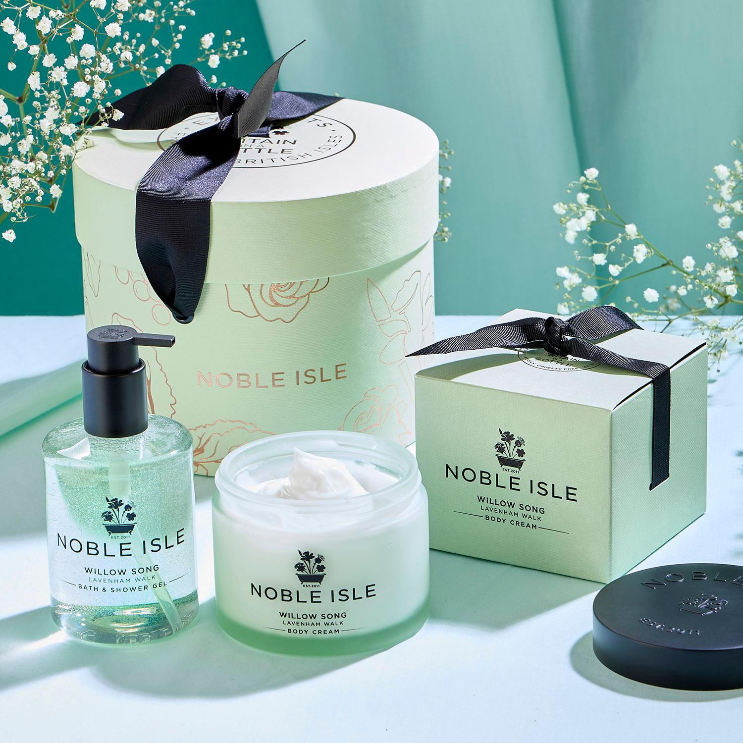 The Willow Song Ritual Gift Set, containing a Bath & Shower Gel and Luxury Body Cream with a pale green hat box packaging.